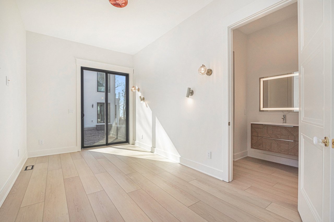 2578 2576, 2572 Lakeshore Drive
