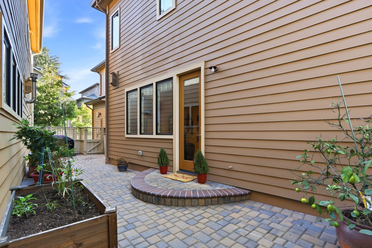 409 Spruce Ln, Palo Alto