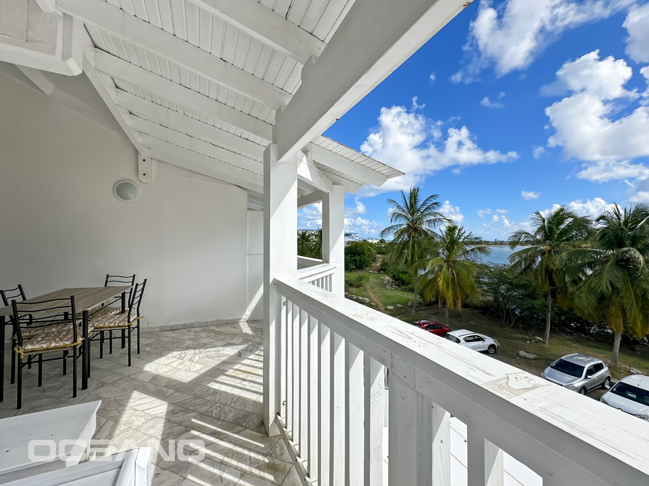 2 bedrooms with a sea view