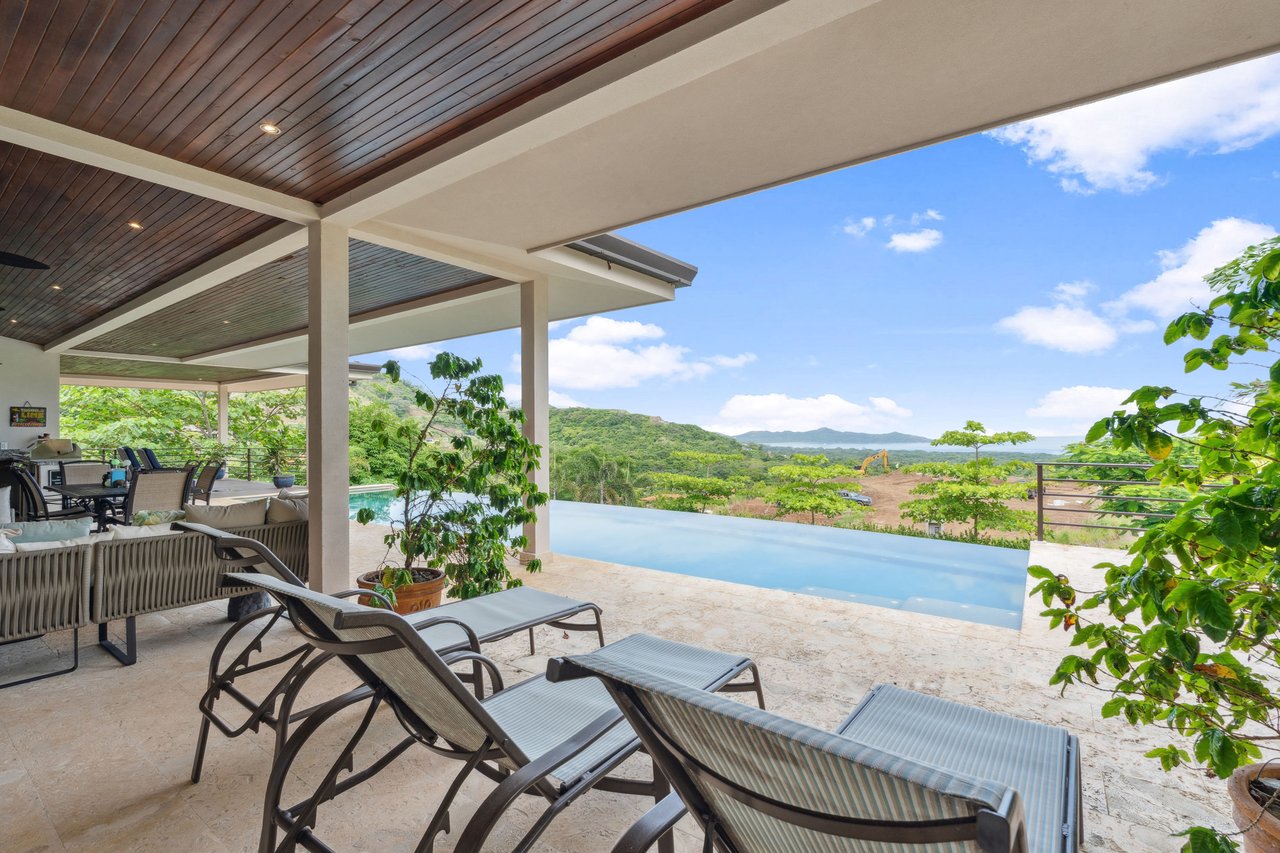 Casa Pickle on the Hill | Spacious Private Estate with Pickleball Court, Mature Gardens & Independent Guest Apartment