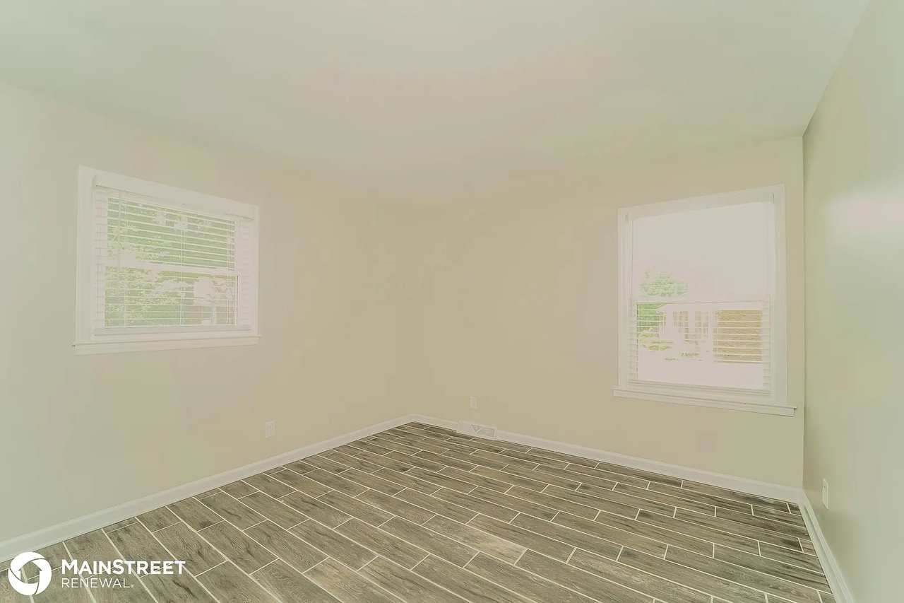 6022 Farm Pond Ln
