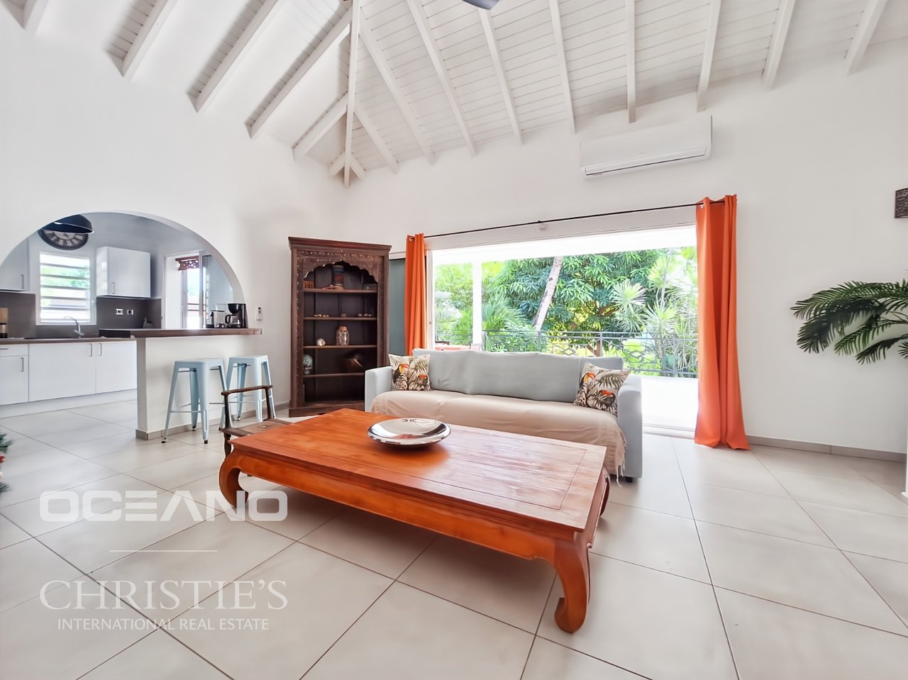 Stunning 4-Bedroom Villa on Spacious Plot - Orient Bay