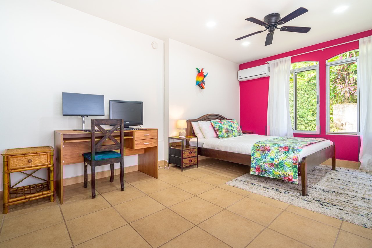 Casa Luna, 3bed /3bath Private Oasis, Convenient Location