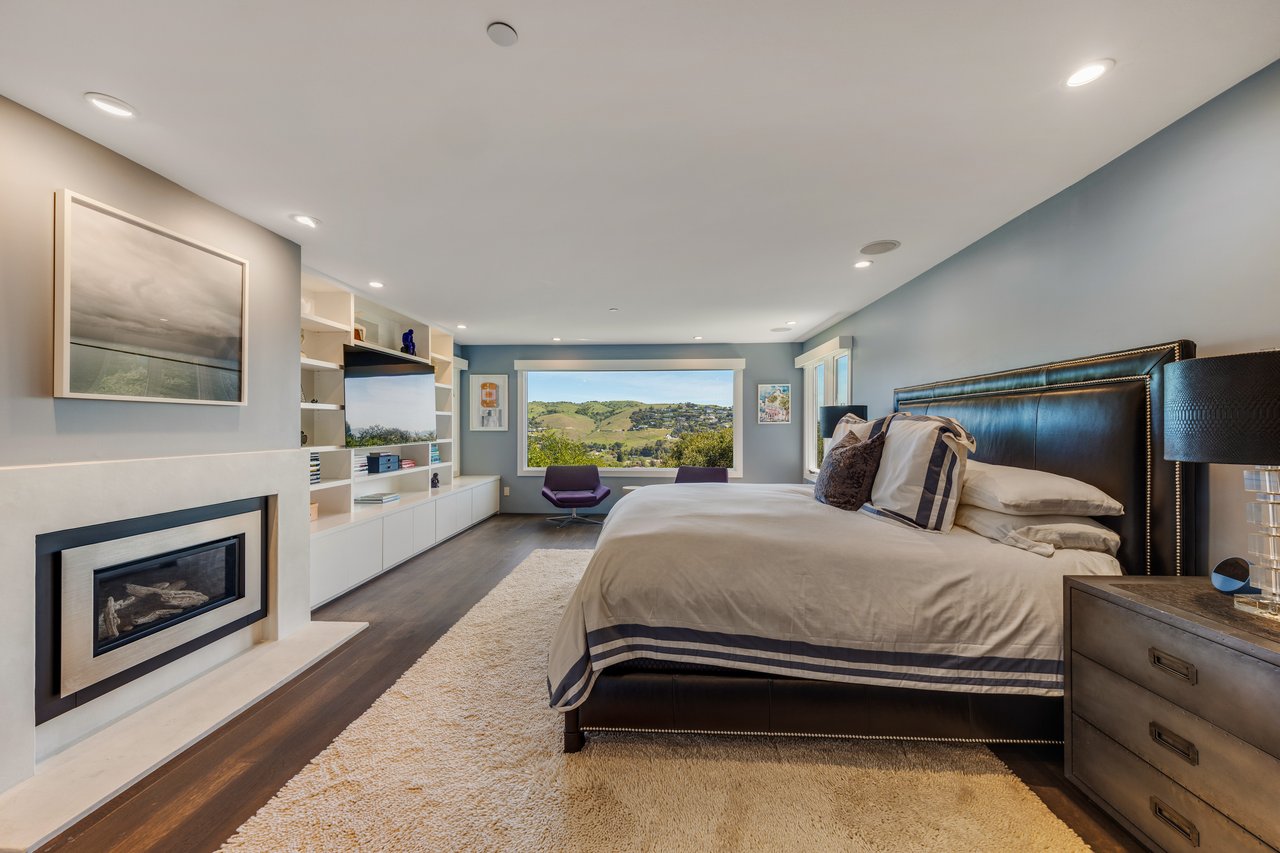 Chic and Stylish on Belvedere Island