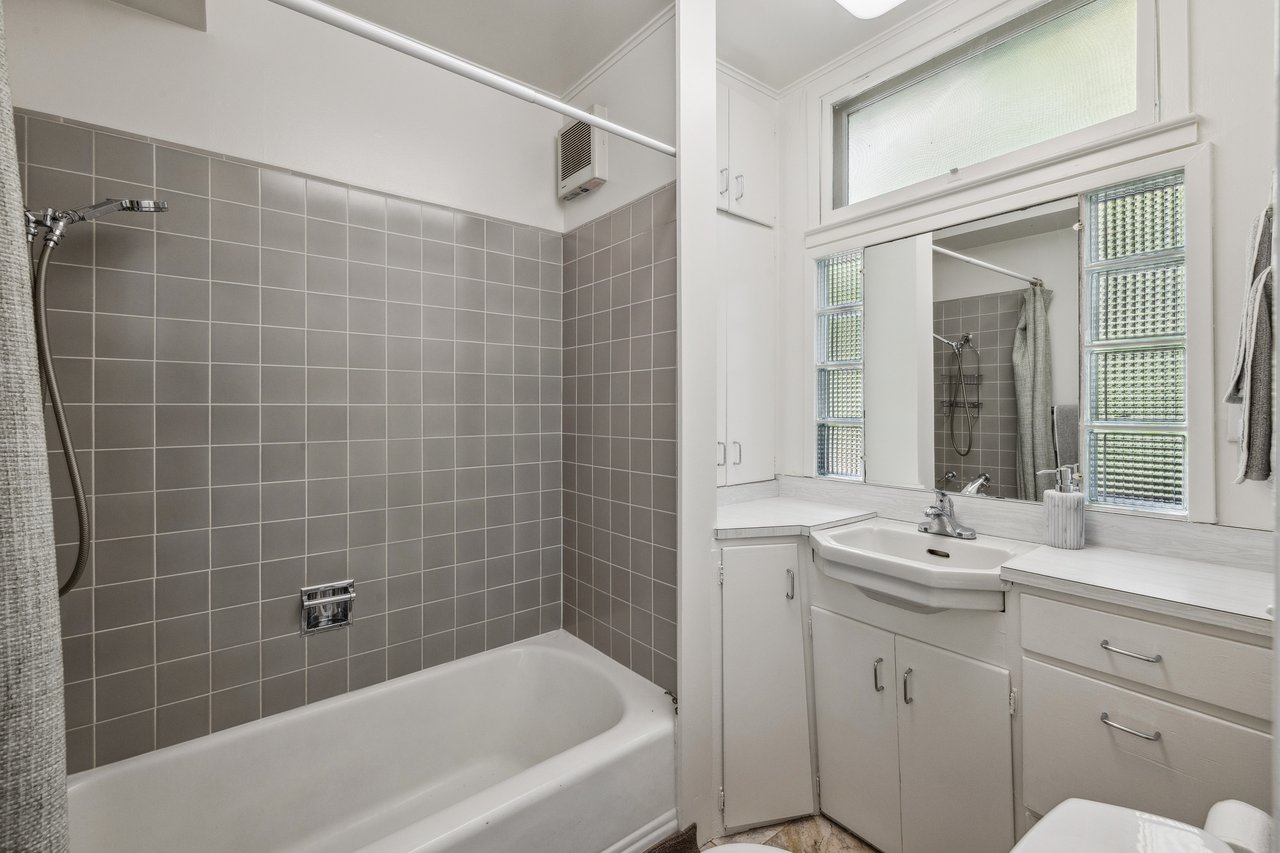 35 Saint Francis Ln