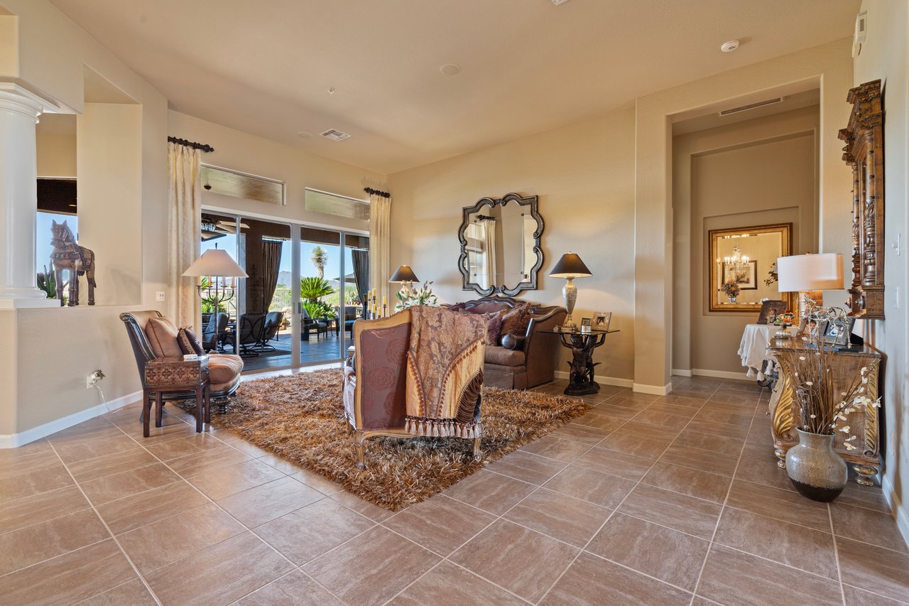 9812 E ROADRUNNER Drive