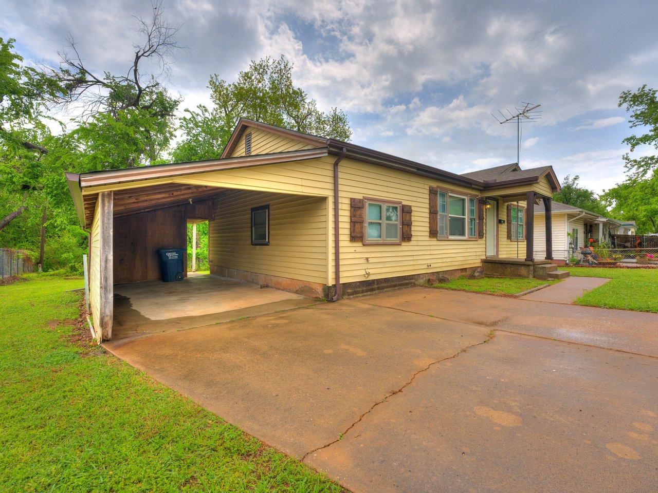 1313 Laverne