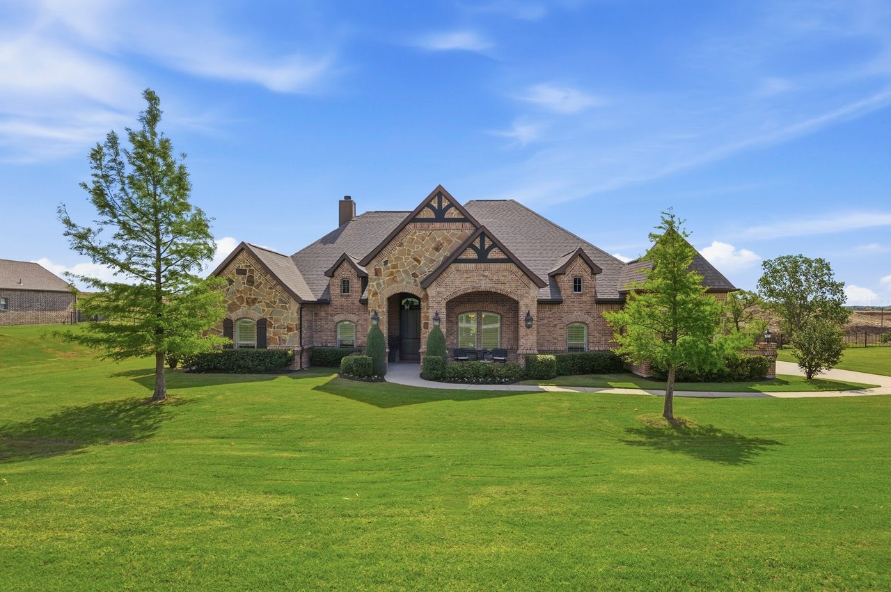 Gated Community Minutes from Eagle Mountain Lake!