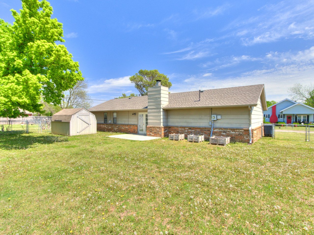 2416 Ellis Dr