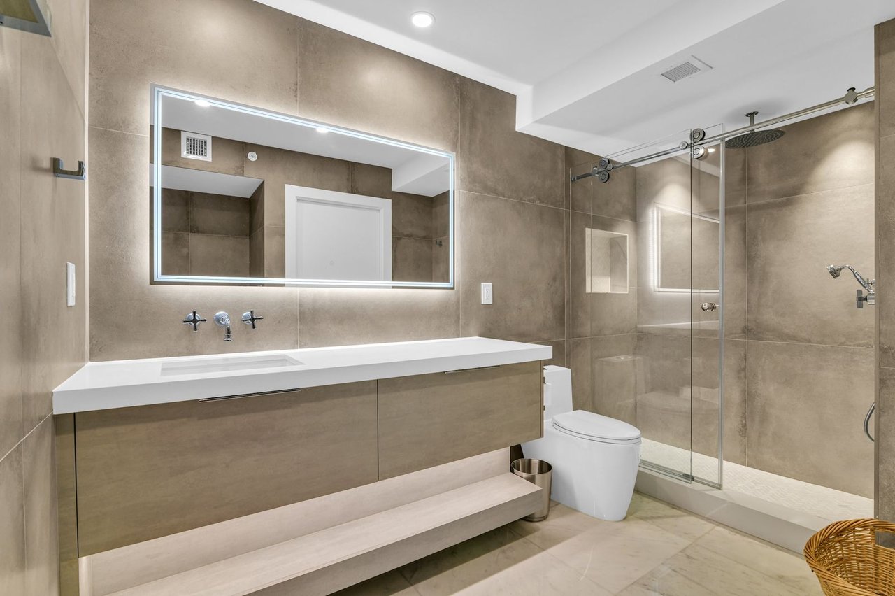 100 SE 5th Ave, Unit 106