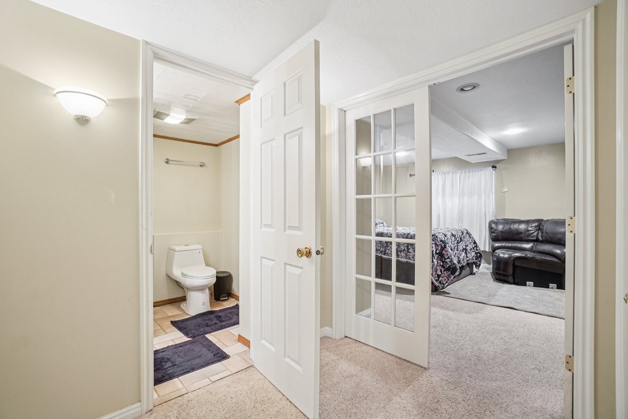 11343 S Clifford Cir