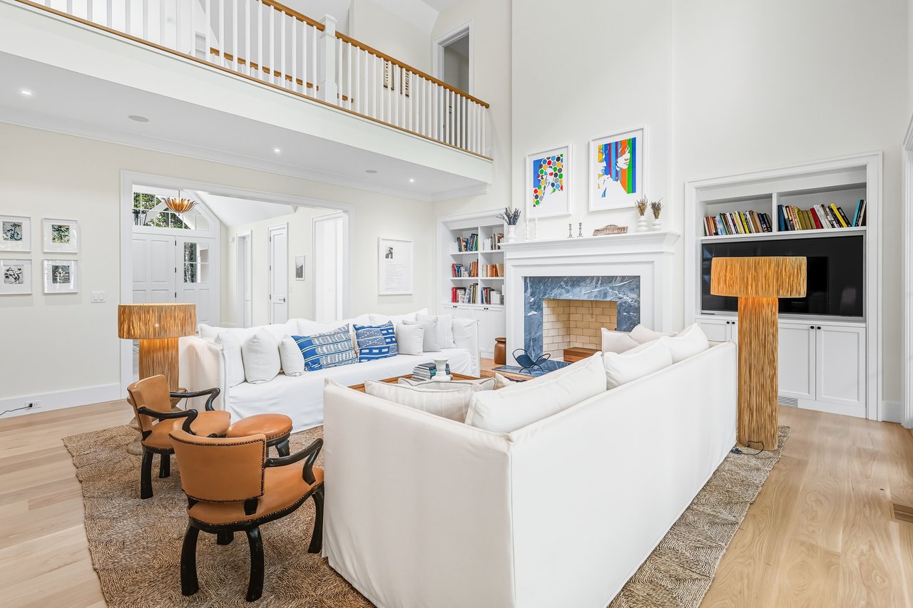 417 Edge of Woods Road