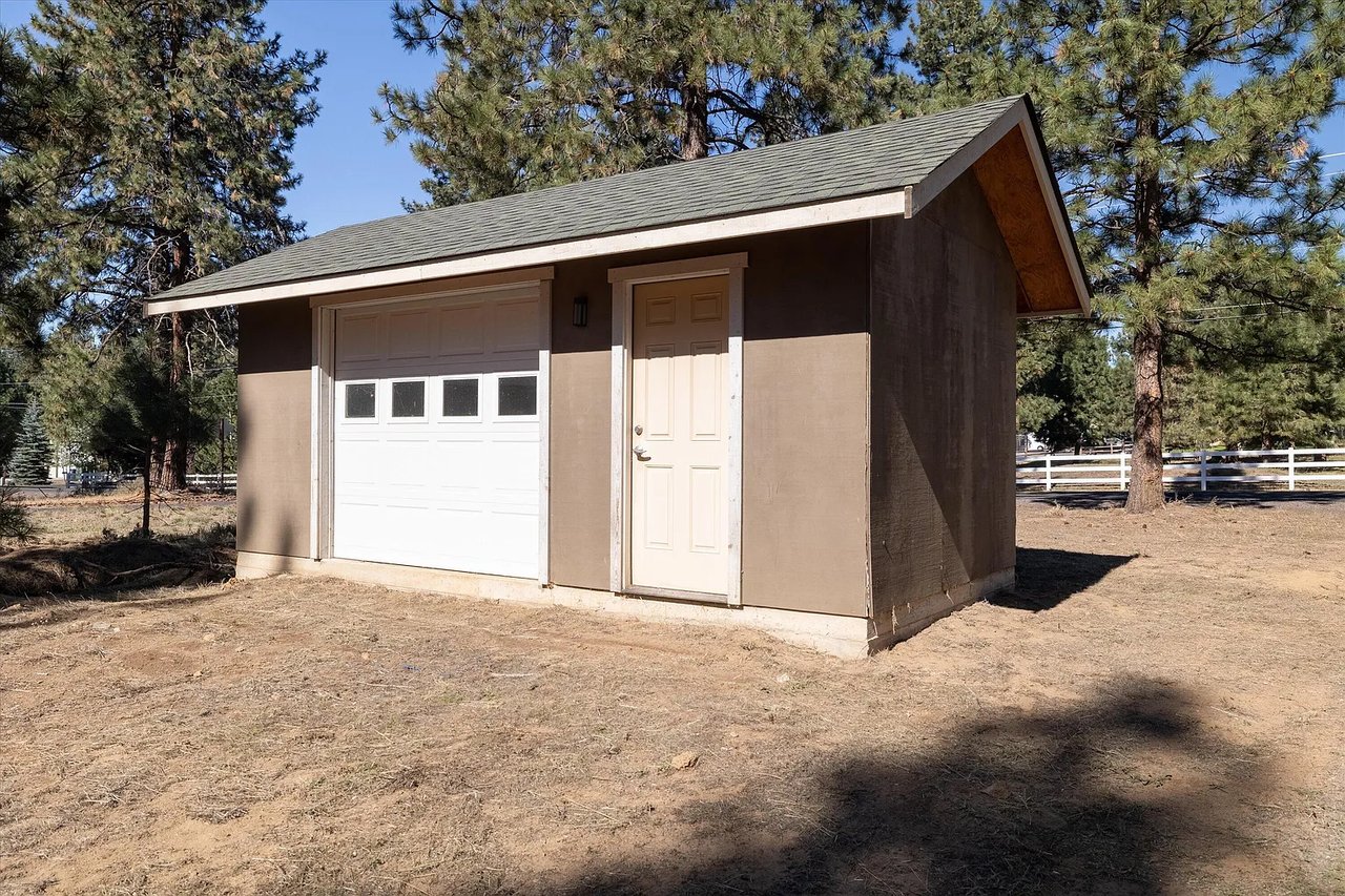 60272 Cinder Butte Rd