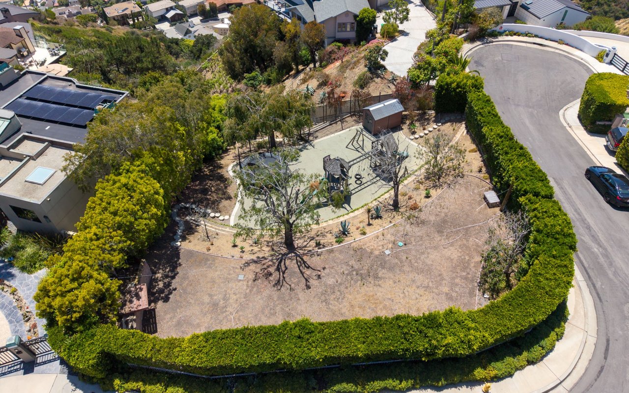 719 Davis Way