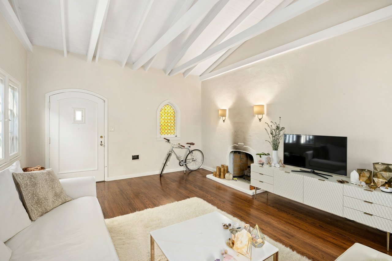 6502-6504 Commodore Sloat Drive