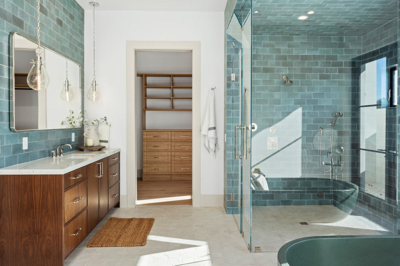 4605 E ROCKRIDGE Road