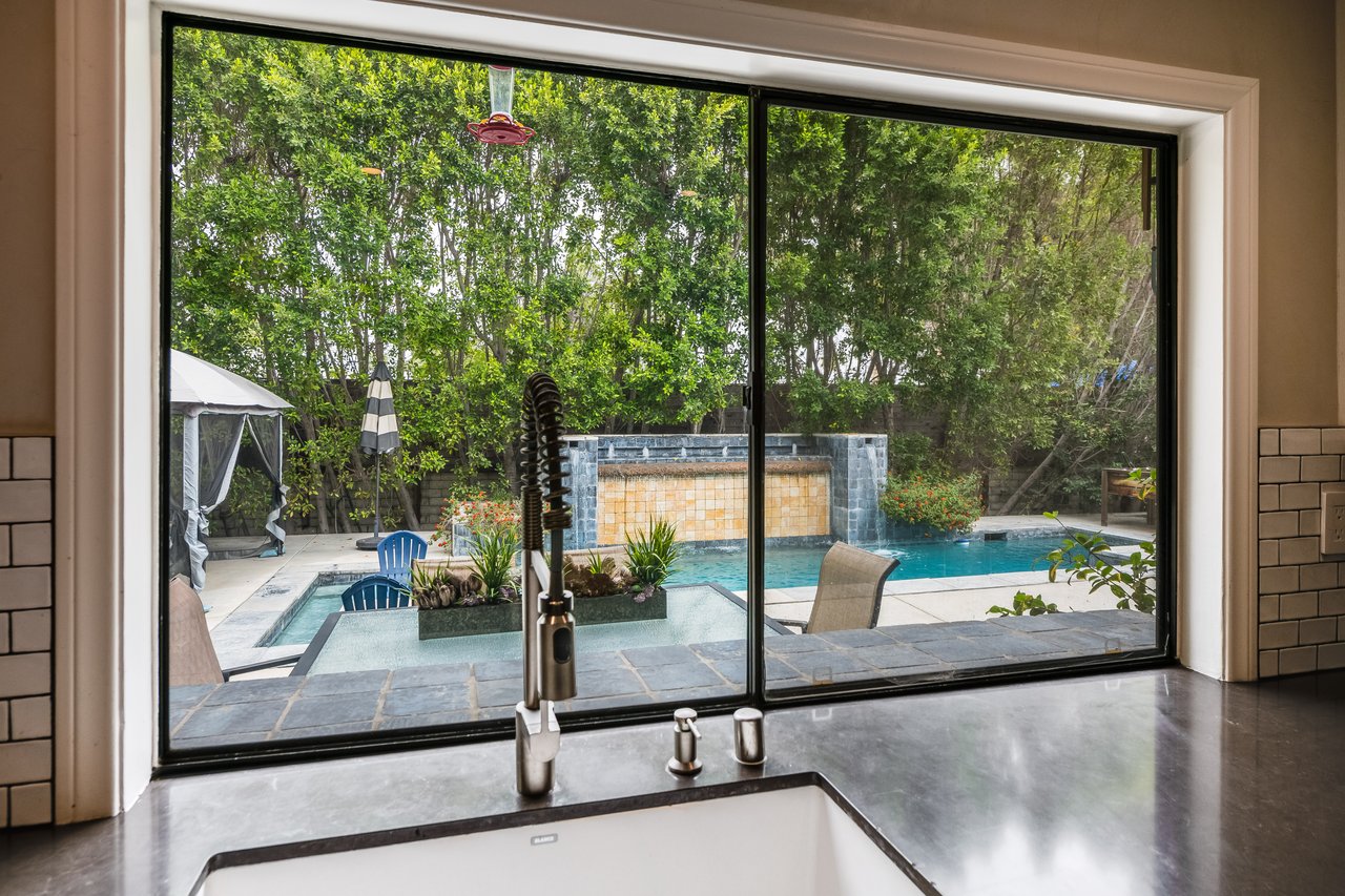 24417 Clipstone St, Woodland Hills 