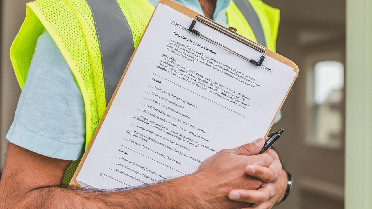 Home inspector holding a clipboard with a home inspection checklist during Georgia’s due diligence period