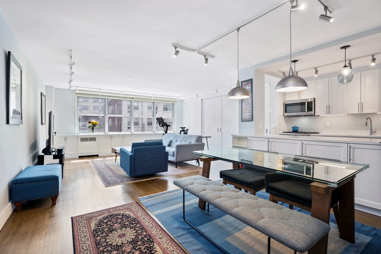 315 East 70th Street Unit: 9F