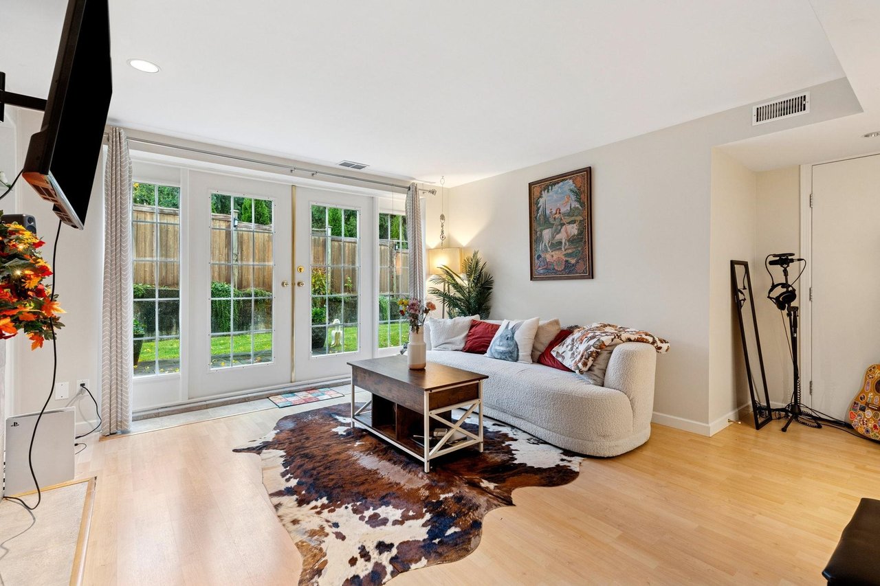 1501 Marine Cres