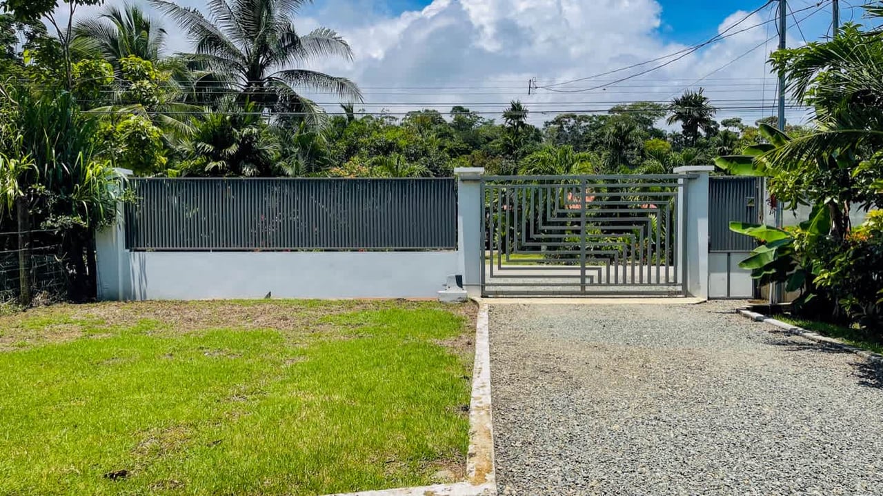 Affordable Gem in the Heart of Bahia Uvita’s Beachside Community