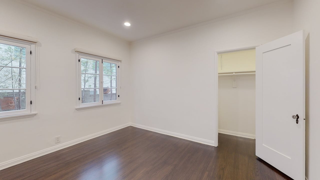 128 S Oakhurst Drive, Beverly Hills