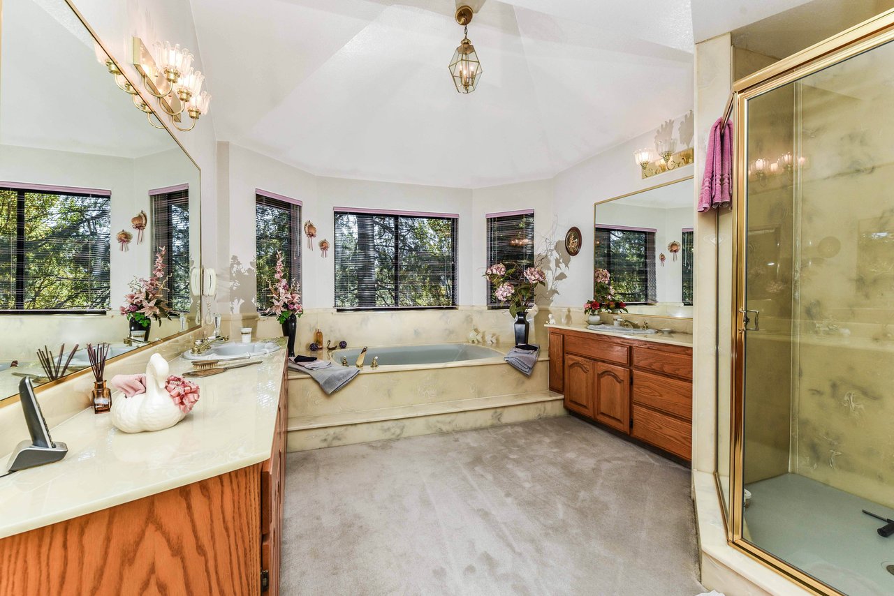 Fantastic Opportunity to buy in Alamo!
