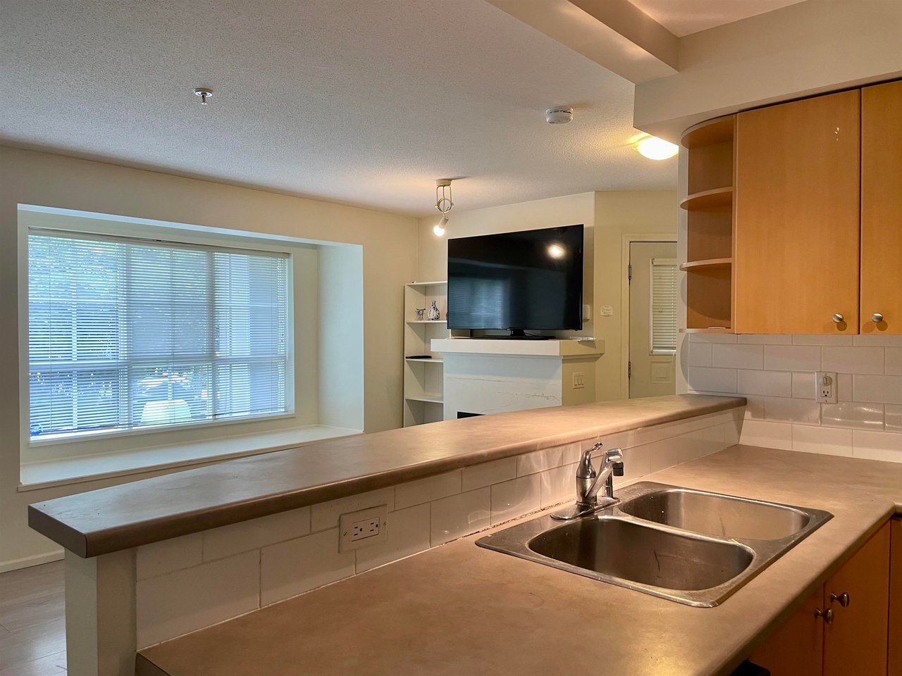 54-7088 17th Ave