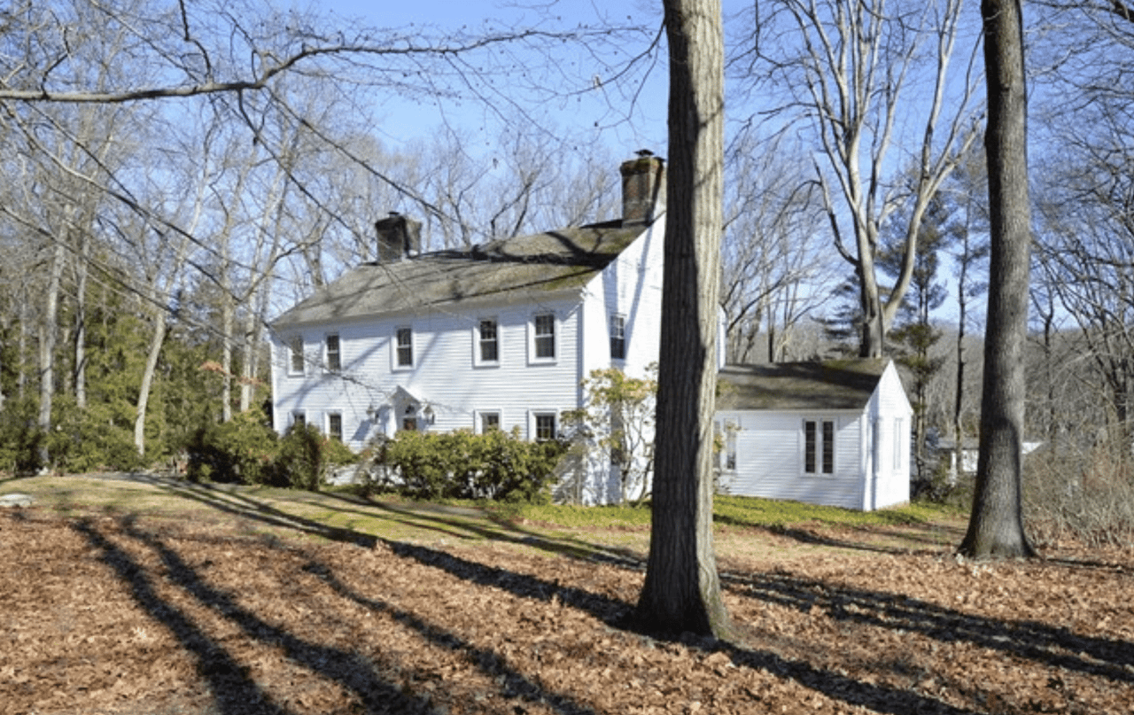 104 Chestnut Ridge Rd, Saddle River