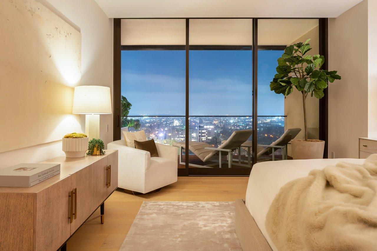 9040 W Sunset Blvd #1104