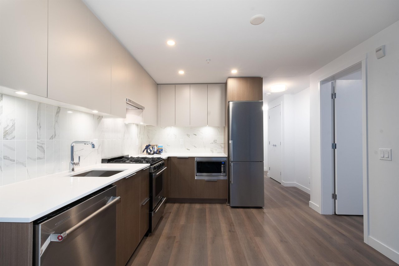 216-645 Como Lake Avenue, Coquitlam