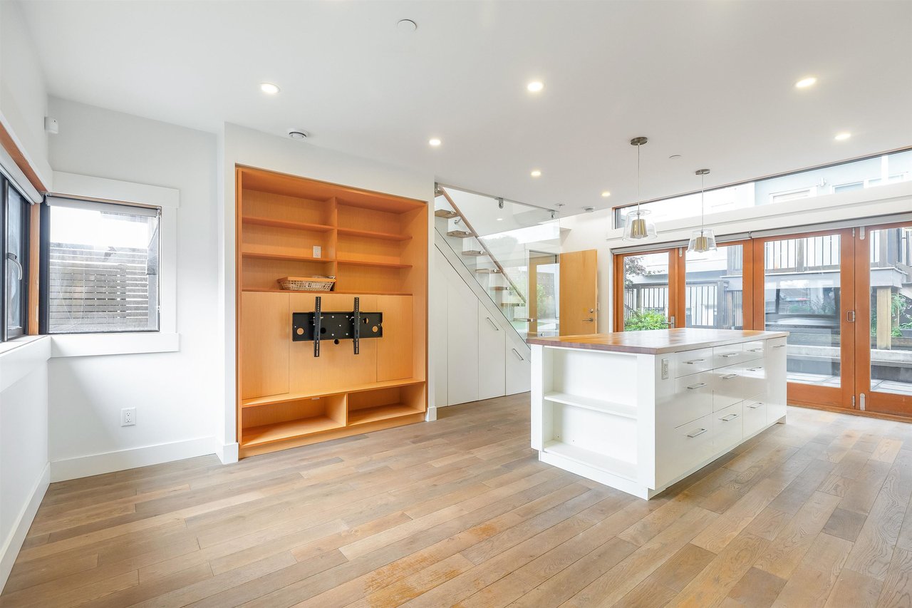2128 Newport Ave
