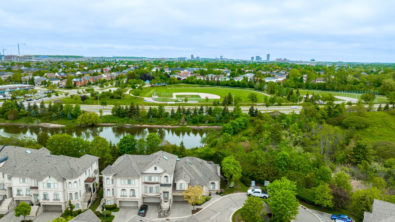 #27 - 2400 Neyagawa Boulevard, Oakville