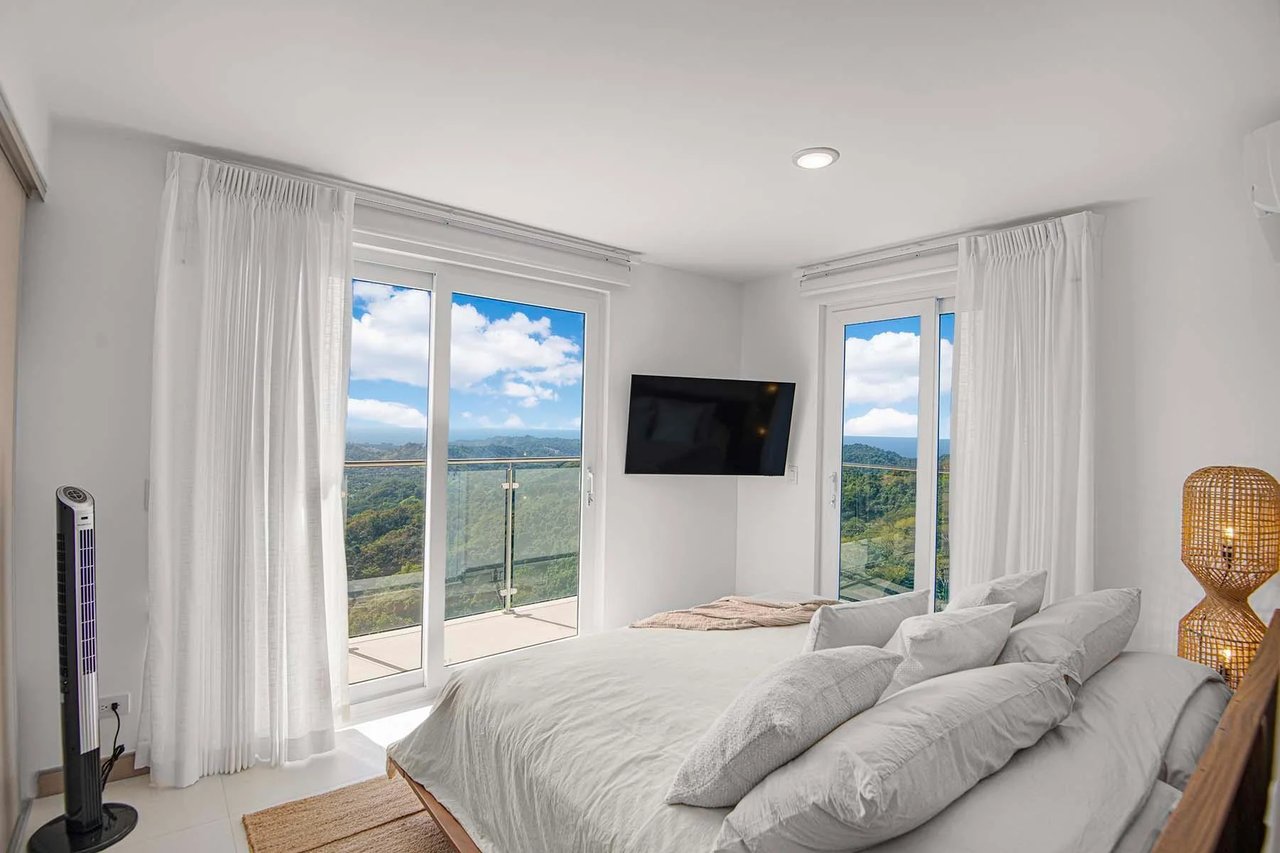 Luxury Oceanview Corner Penthouse, Jaco, Puntarenas