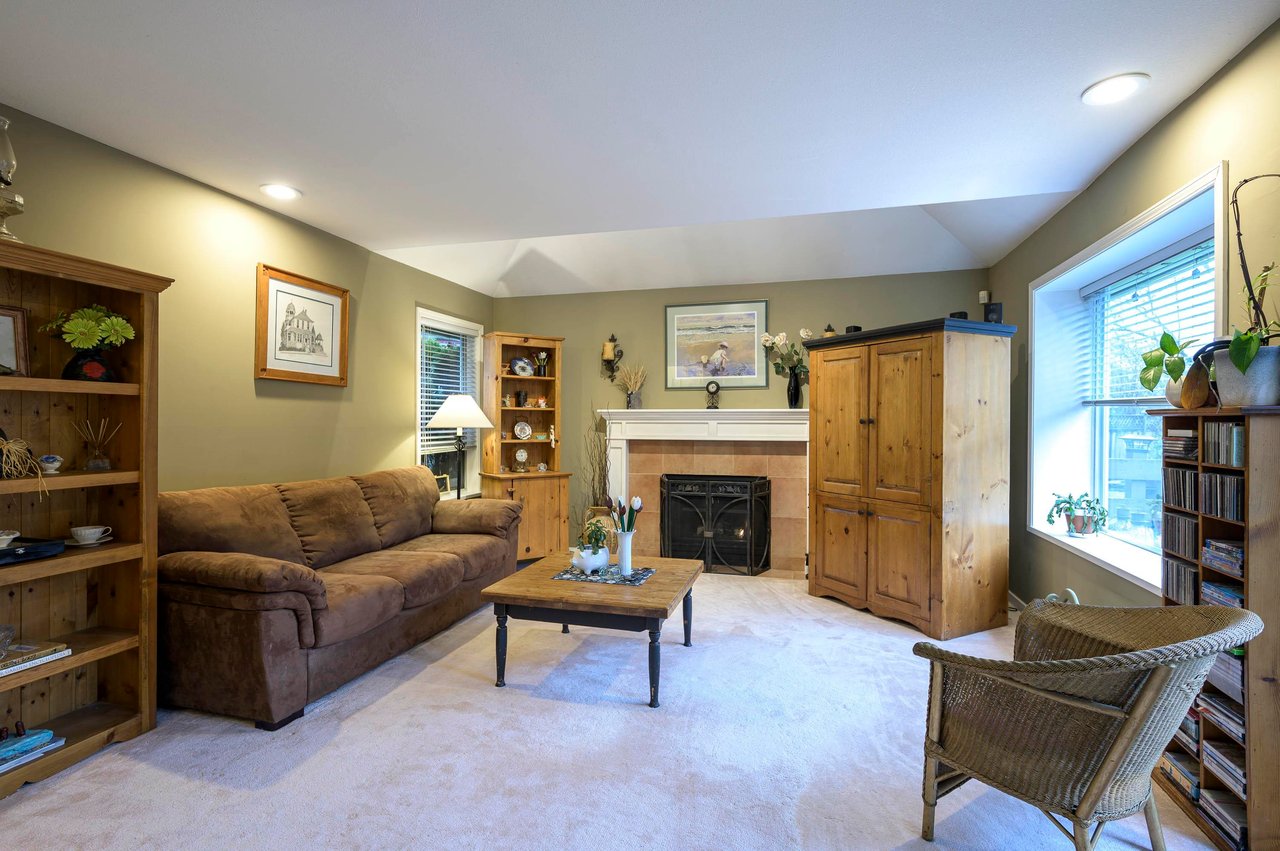 5068 Bentley Dr