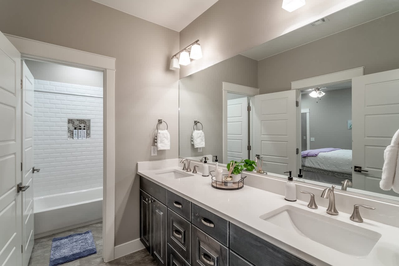 258 W Blue Quartz Dr