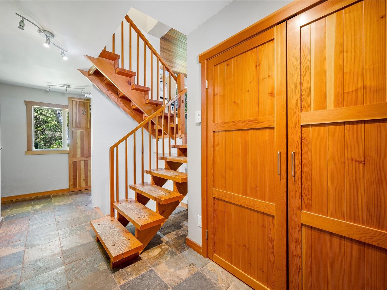 1349 Elmwood Dr