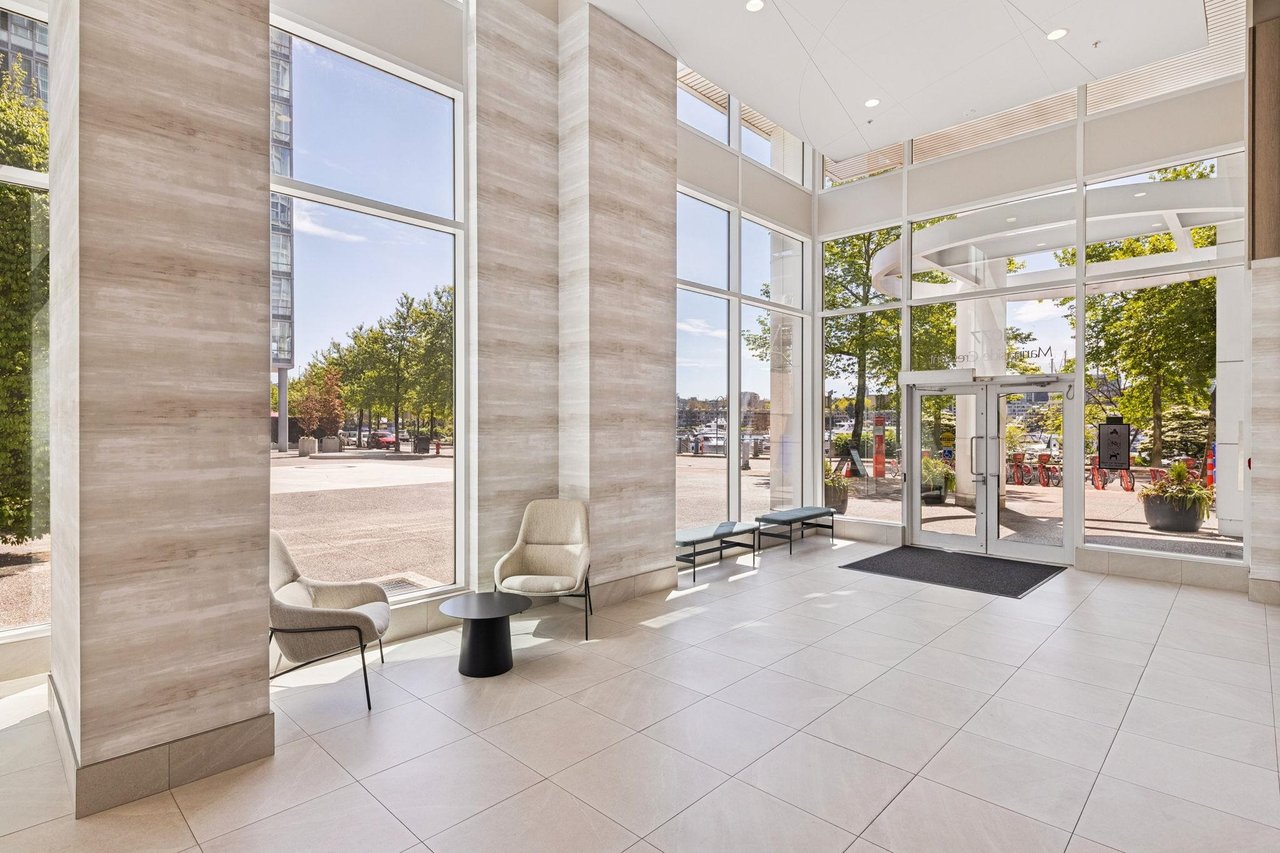 801-1077 Marinaside Cres