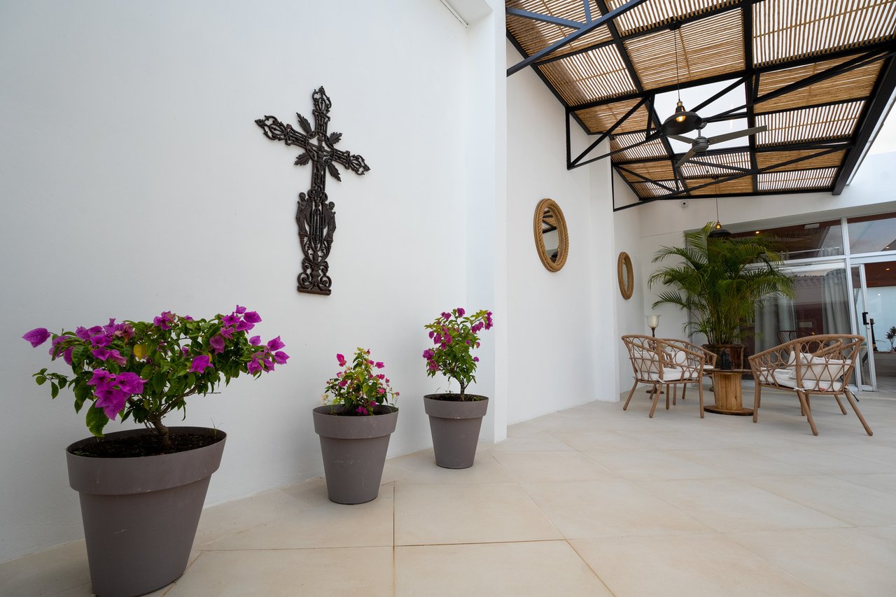 Designer Estate With Sauna, Escazu, San Jose