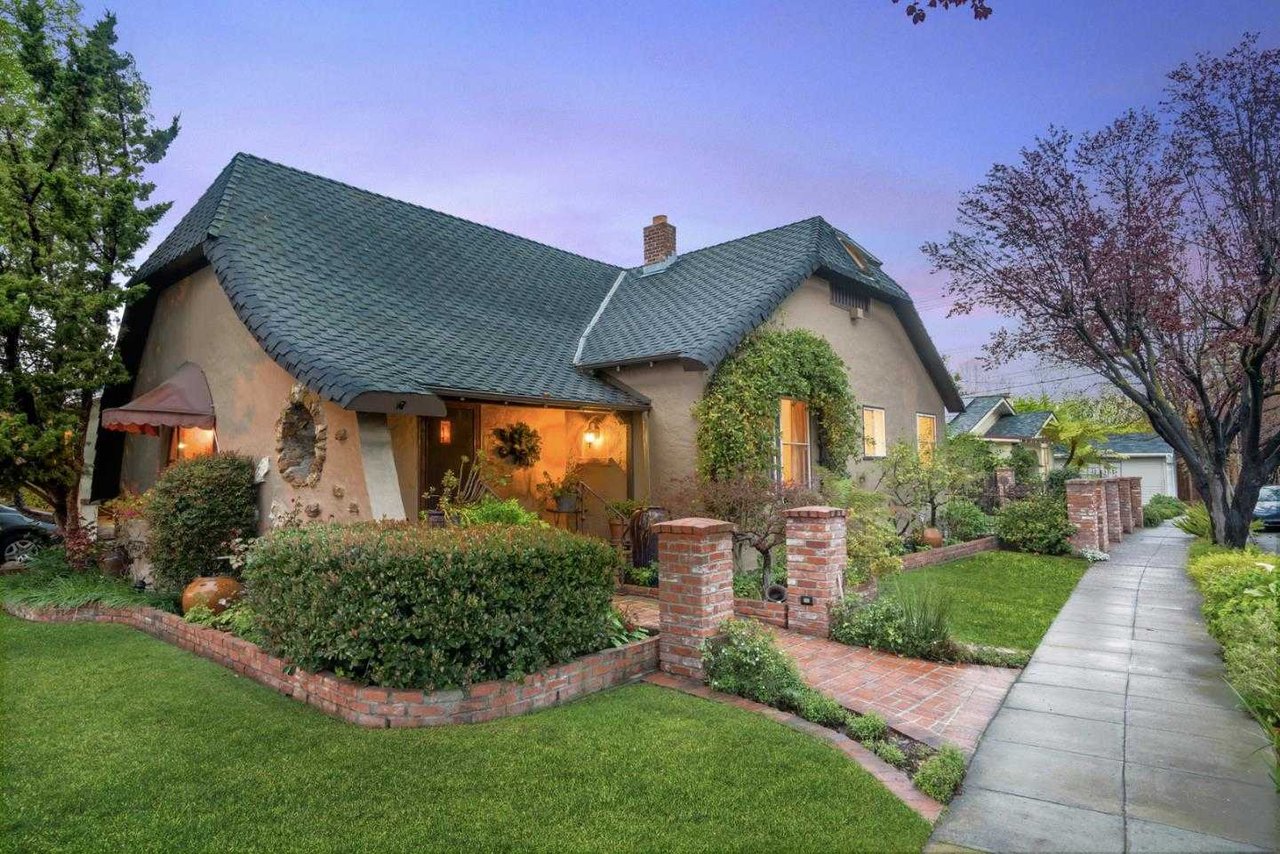 1301 Mariposa AVE