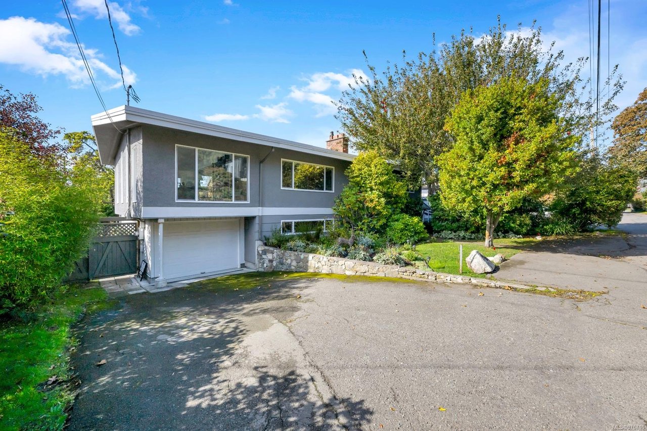 2105 Lorne Terr