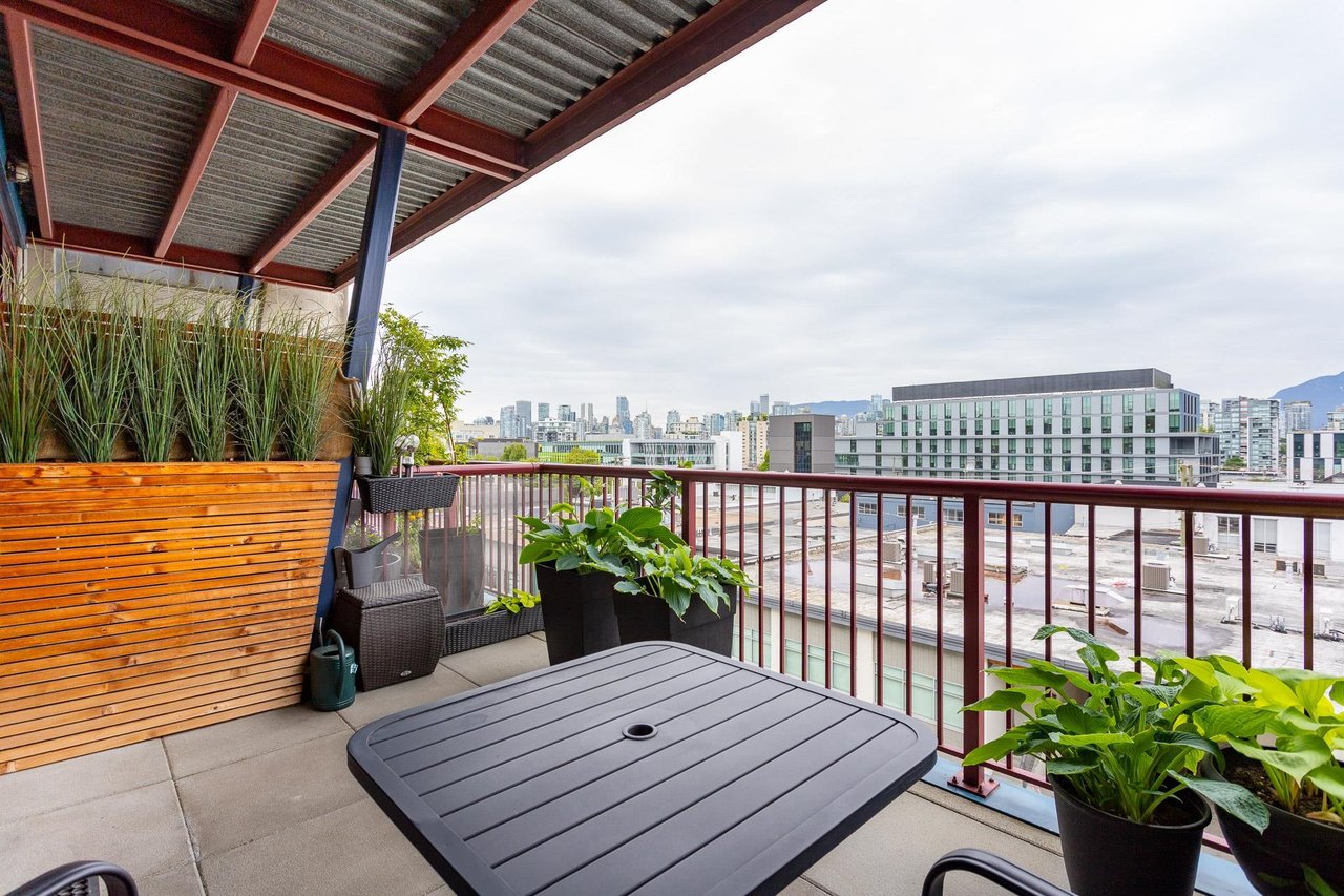 303-128 W 6th Ave