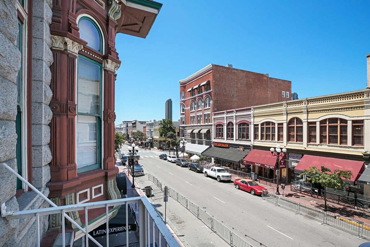 Louis Bank of Commerce 
