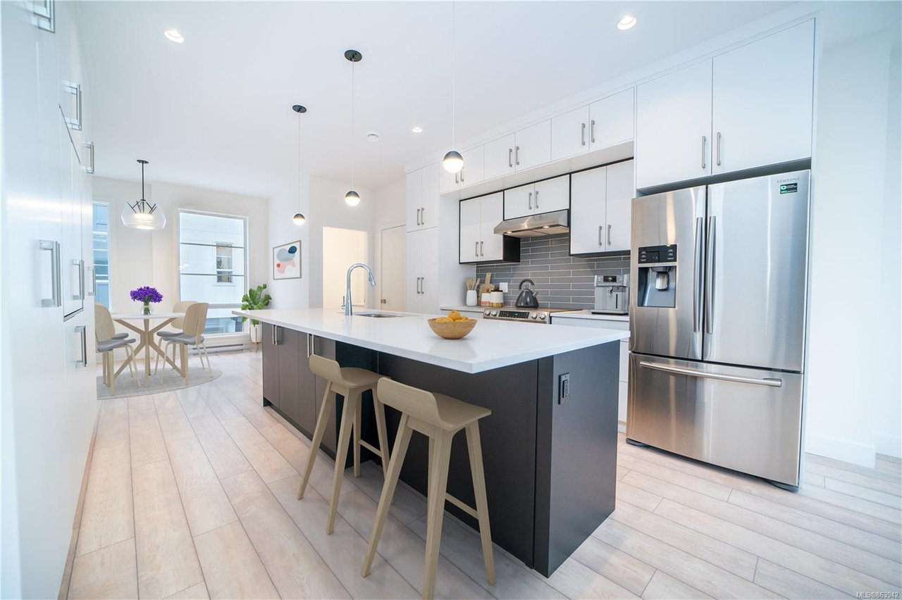 2-1052 Tillicum Rd, Saanich