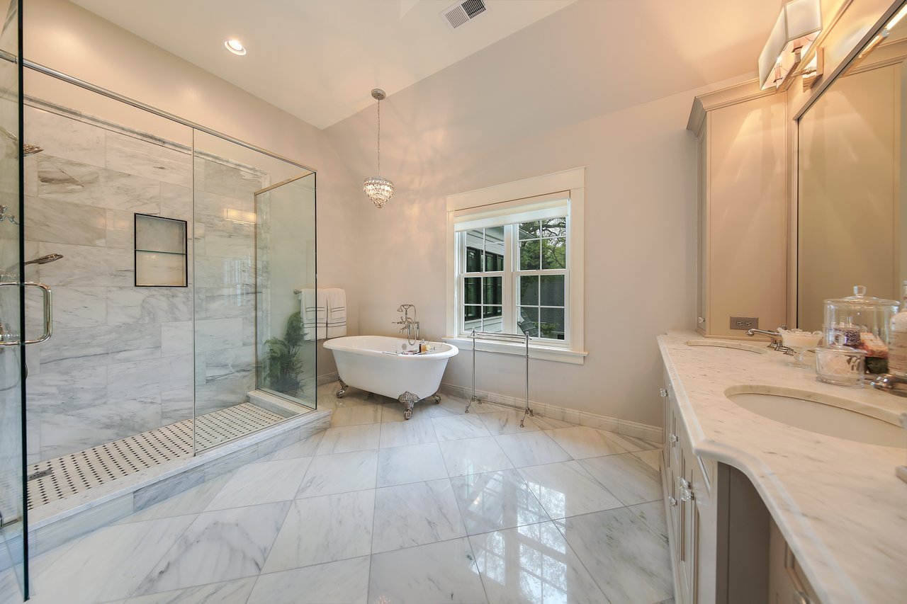 Impeccable Craftsmanship In This Sophisticated Modern Home
