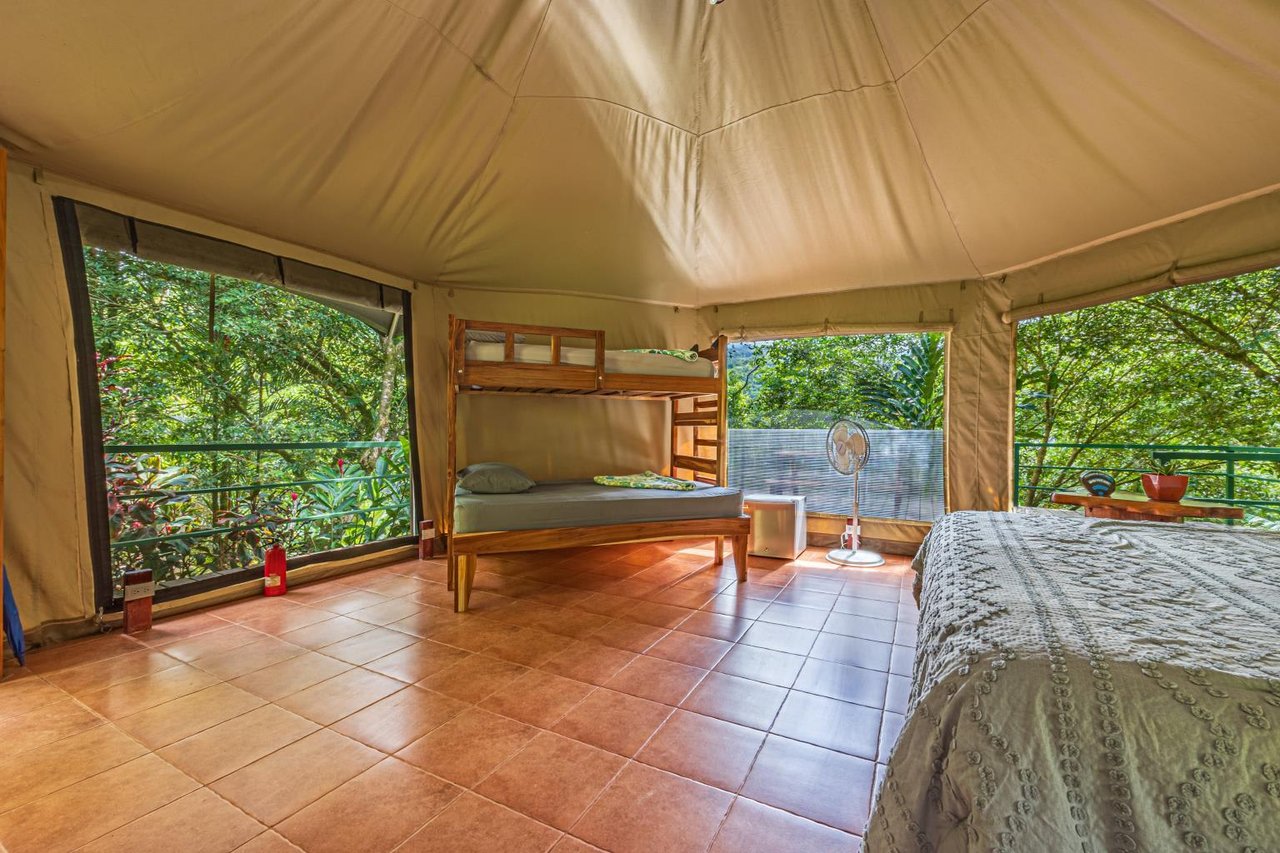 Uvita, Jungle Retreat Center on the Uvita River. Private and 17 Acres