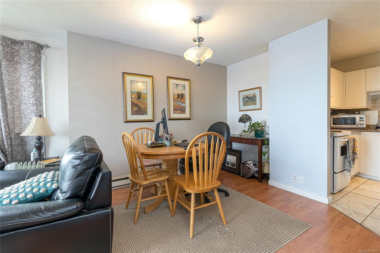 1109-1630 Quadra St, Victoria