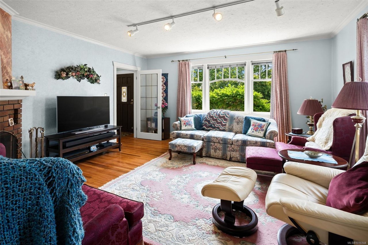 1924 Forrester St, Saanich
