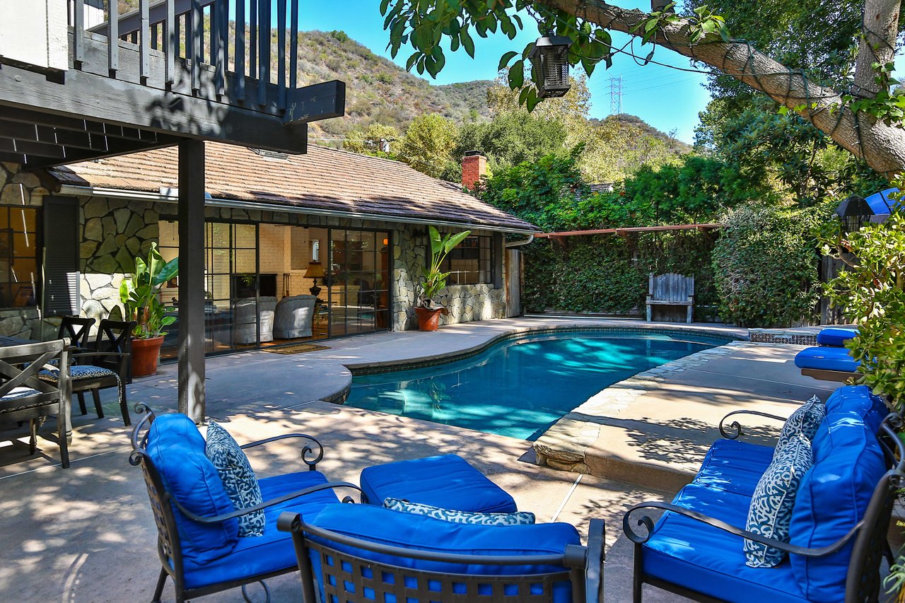 Considerable Country Retreat in the Canyon