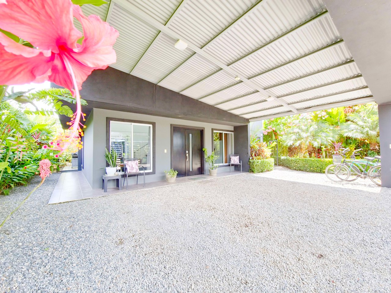 Contemporary Home with Guest House, walking distance to the beach